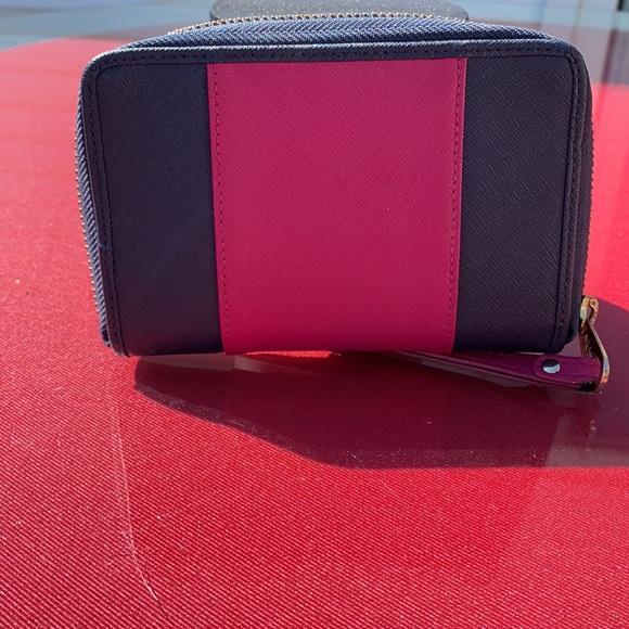 Juicy couture beautiful zip around wristlet - Picture 3 of 7